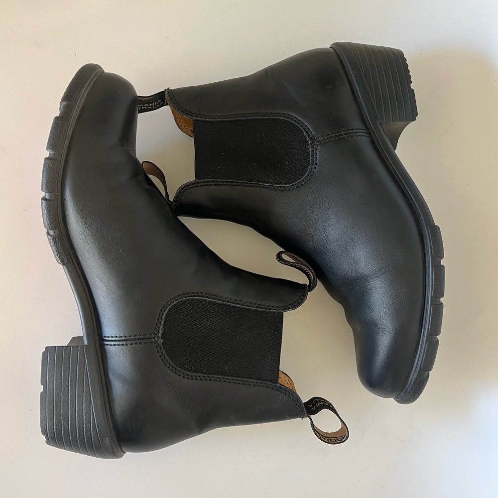 Blundstone women’s leather heeled boots #1671 in black size 9.5